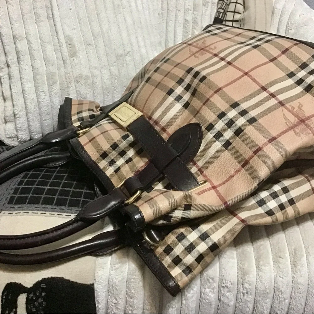 Burberry Bags - Picture 10 of 16